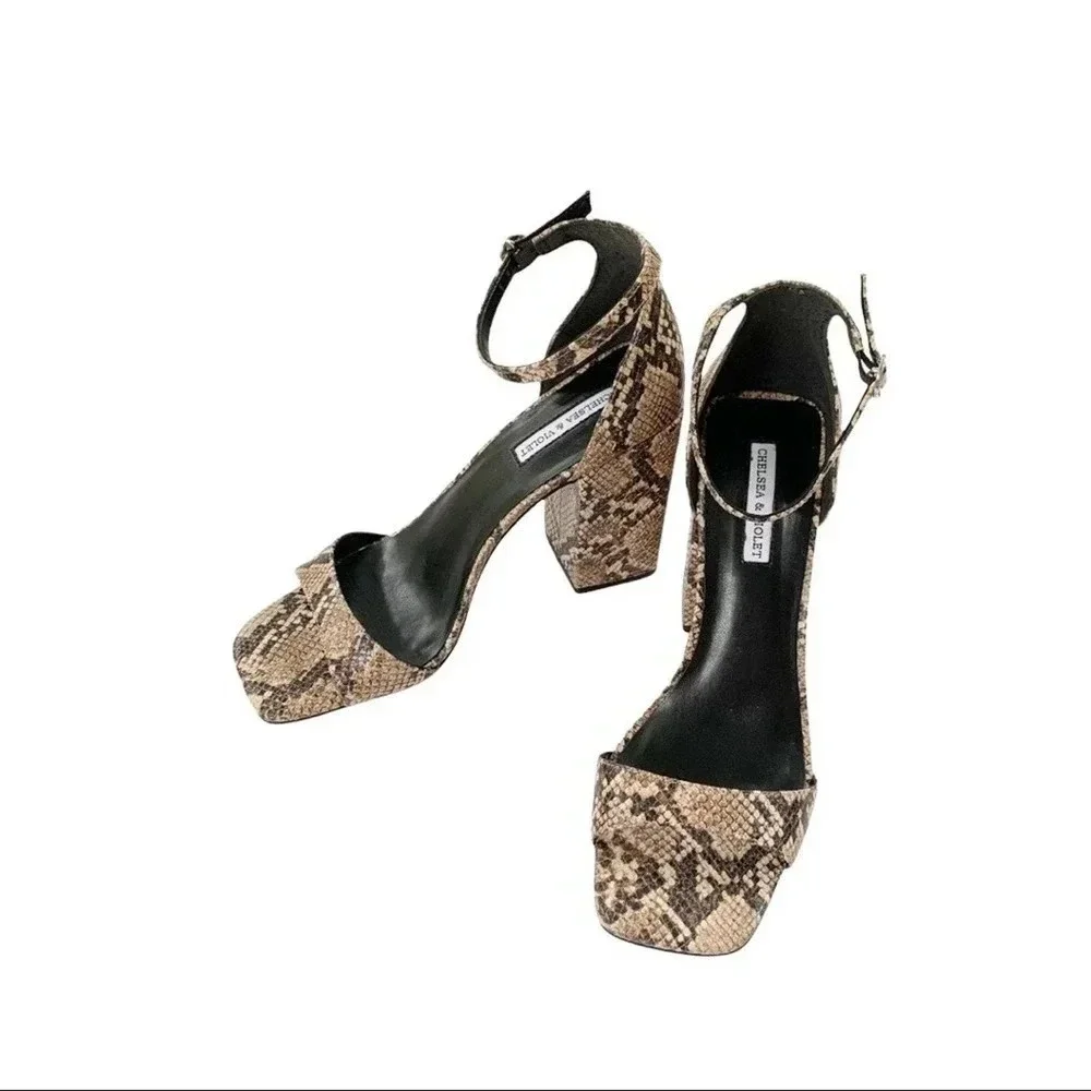 Chelsea & Violet Tara Snake Print Block Heel Sandal 6 NWT